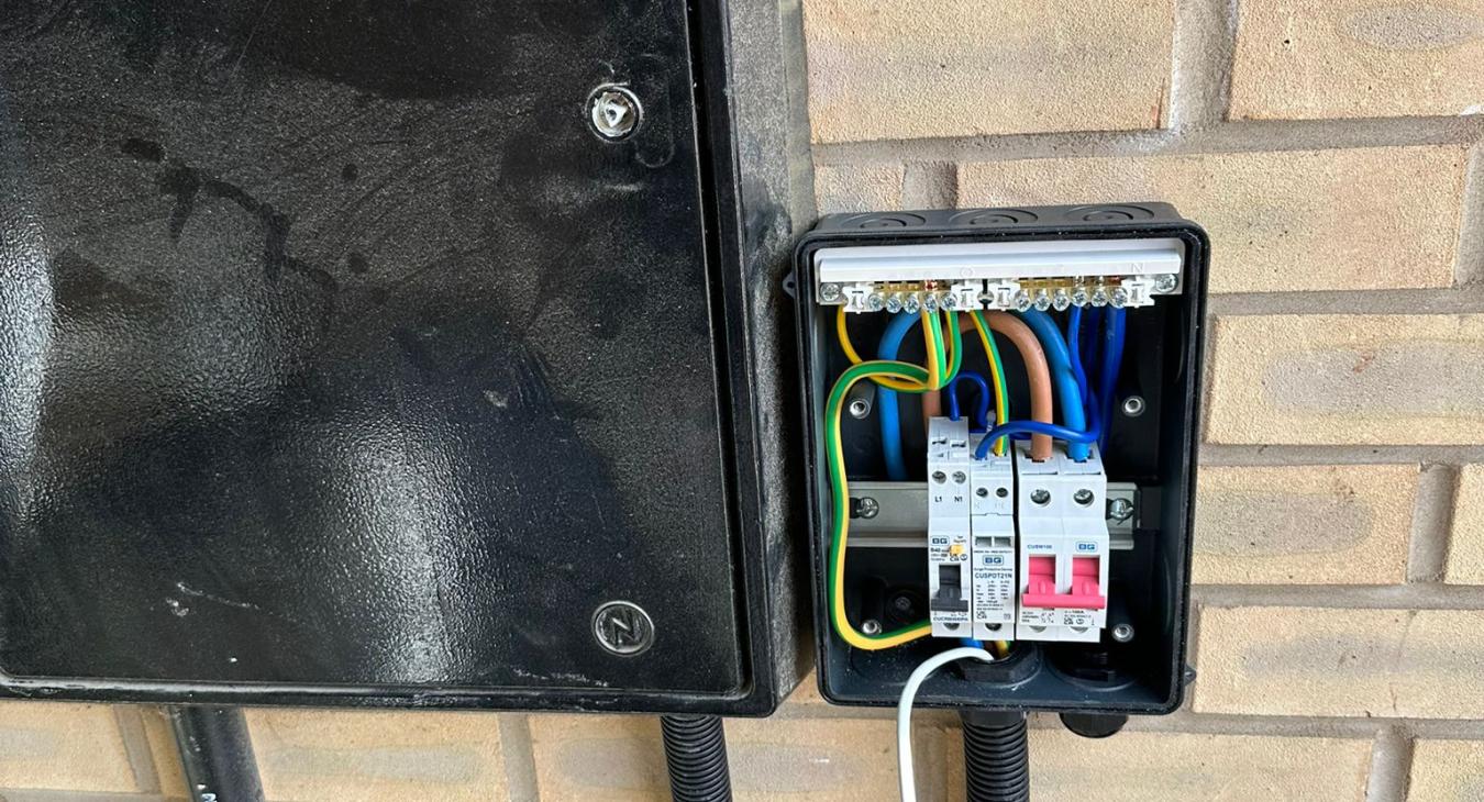 OHme EV Car Charging Point Installed in Wixams