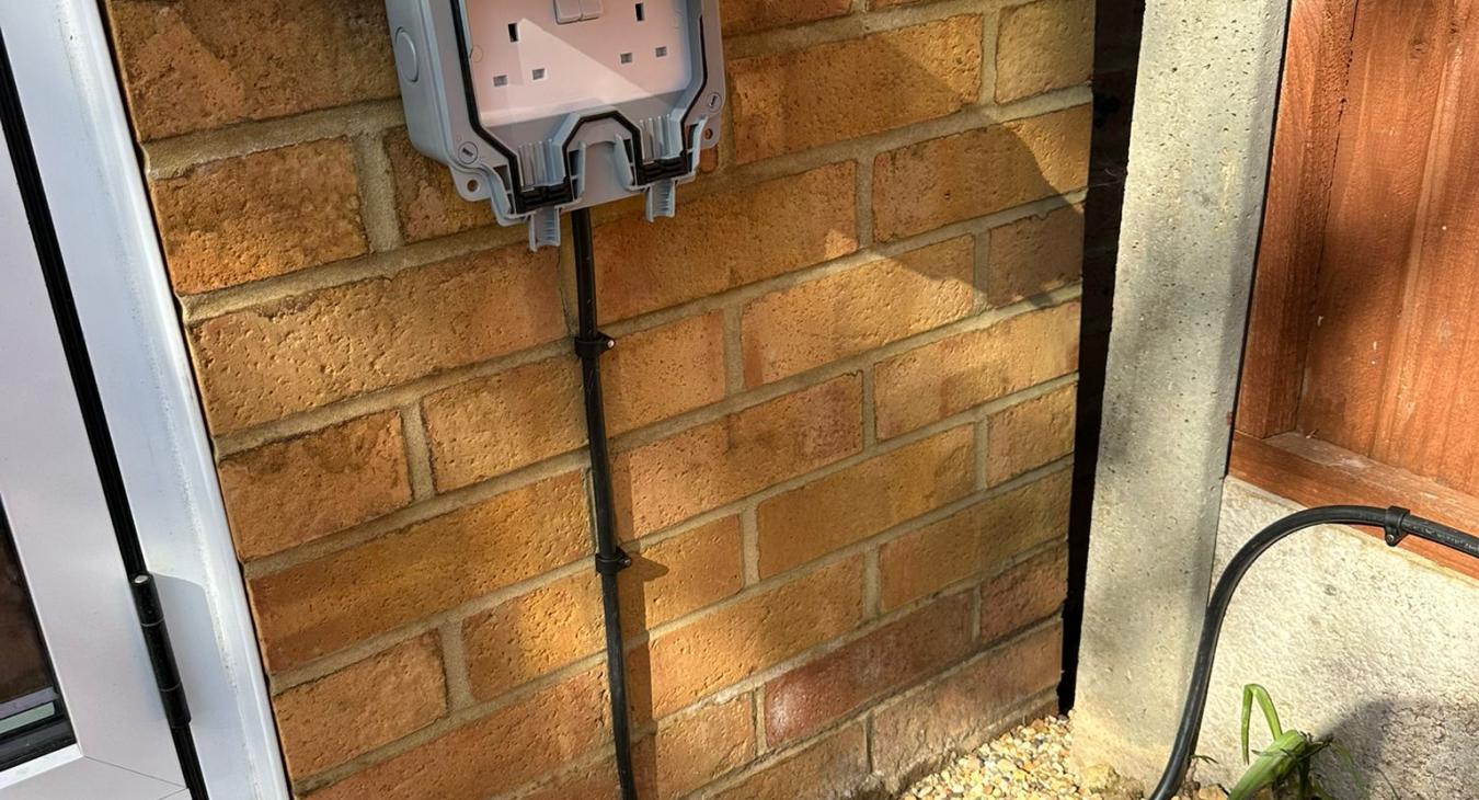 Extension in Flitwick – Lights & Power