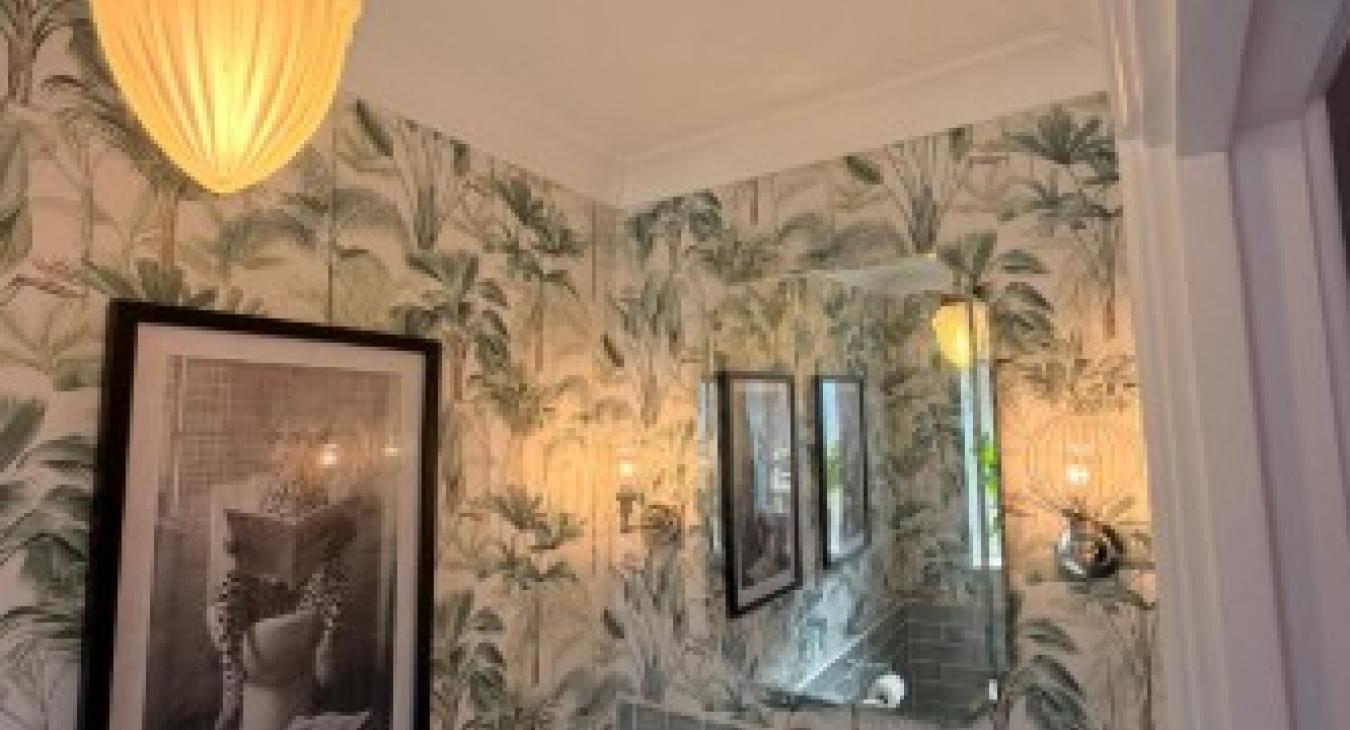 The Secret to a High-End Bathroom Look? Lighting – Barton le Clay Example